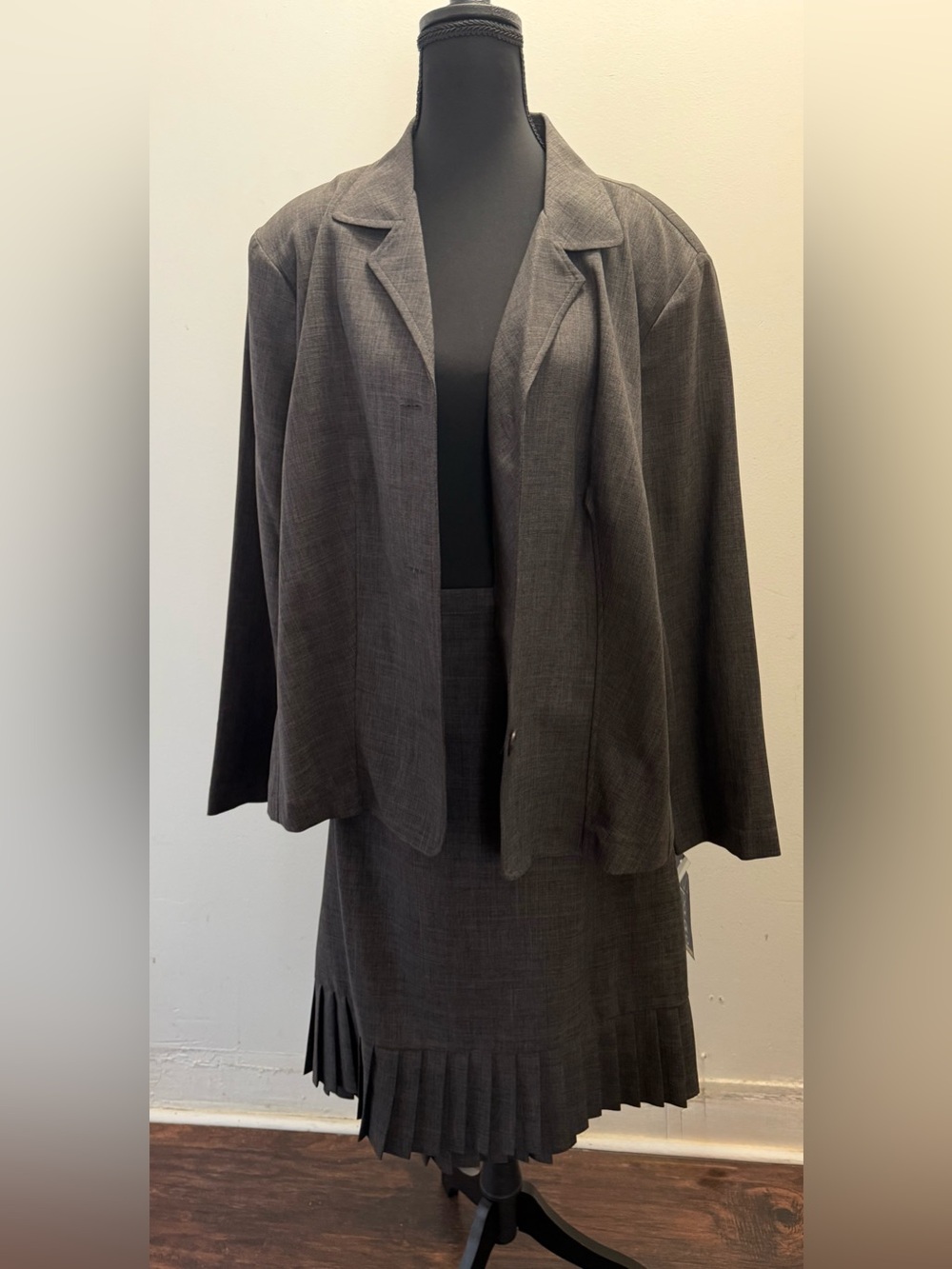 Gray Women’s Pleated Hem Jacket and Skirt Set